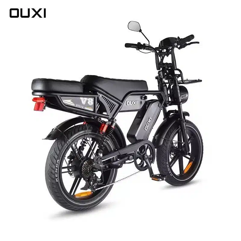 Ouxi V8 Ultra Dubbele Accu 2026 Elektrische Fatbike Zwart 3 Ouxi V8 Ultra fatbike van schuin achteren met achterlicht